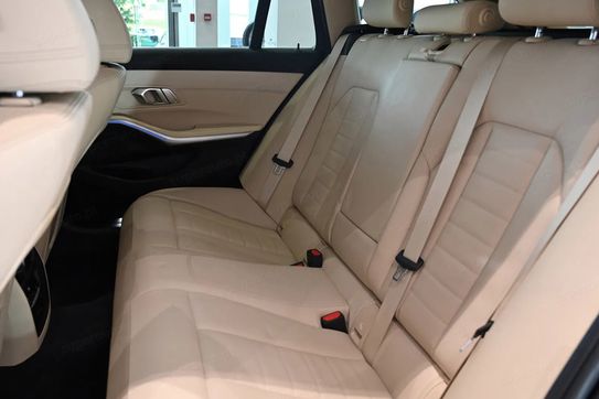 BMW Seria 3 Touring 330i xDrive Luxury Line