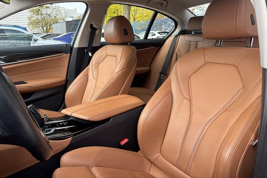 BMW Seria 5 530i xDrive Luxury Line