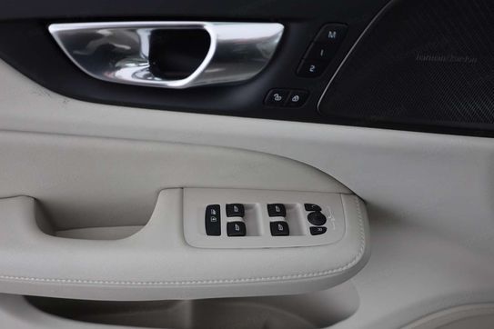 Volvo V60 T6 AWD Plug-In Hybrid Plus Dark