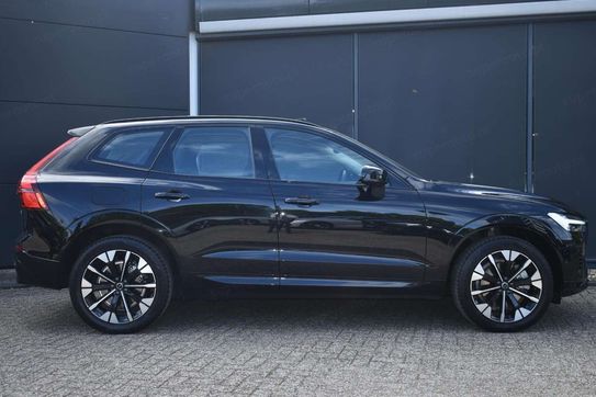 Volvo XC60 B5 AWD Ultra Dark