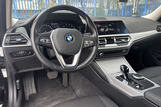 BMW Seria 3 318i
