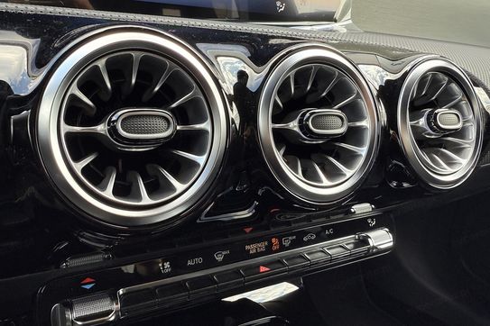 Mercedes CLA 200 AMG Line Shooting Brake