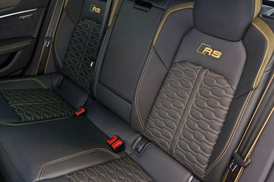 Audi A6 RS6 TFSI quattro Performance Avant