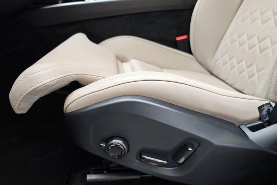 Volvo XC60 B5 B AWD Plus Dark