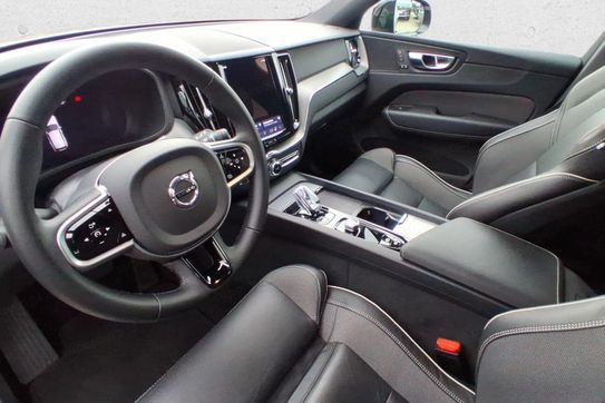 Volvo XC60 B5 B AWD Plus Dark