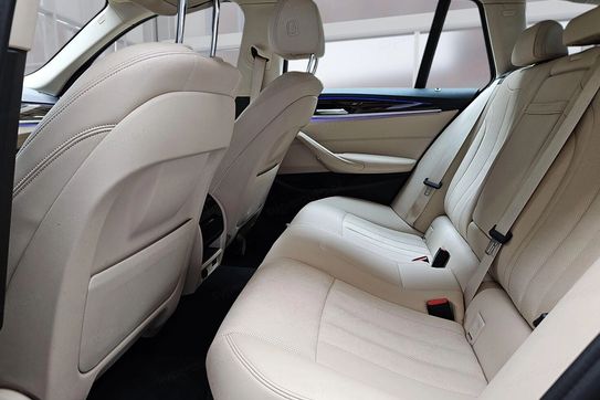 BMW Seria 5 518D Mhev