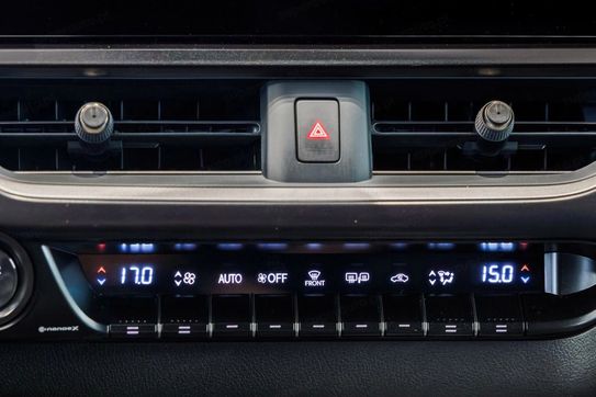 Lexus UX 300h F Sport Design