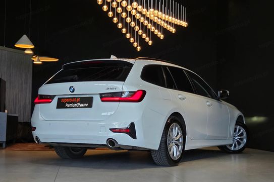 BMW Seria 3 318i Advantage aut