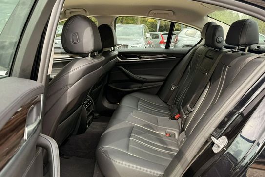 BMW Seria 5 530e iPerformance Luxury Line aut