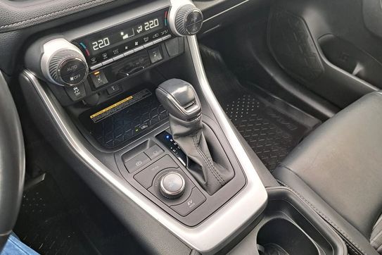 Toyota RAV4 2.5 Hybrid Black Edition by JBL 4x4