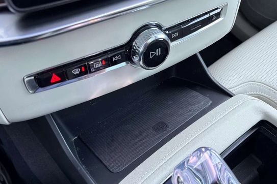 Volvo XC90 T8 AWD Plug-In Hybrid Ultra Bright