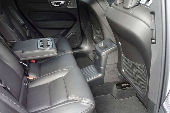 Volvo XC60 B5 AWD Ultra Dark