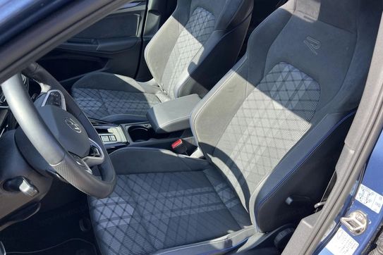 Volkswagen Golf 1.5 eTSI EVO R-Line DSG