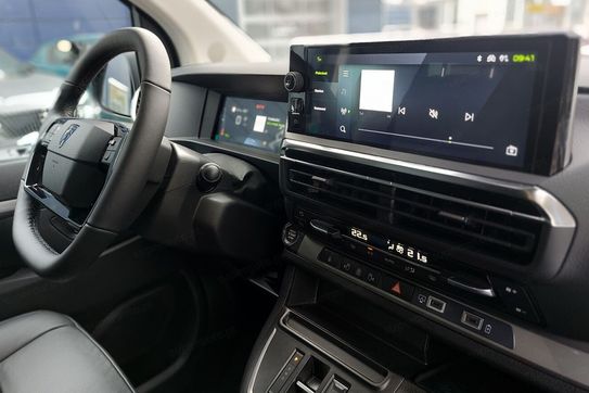 Peugeot Traveller Long L2H1 Business VIP EAT8