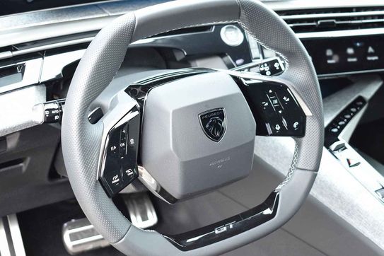 Peugeot 5008 GT e-DCS7 1.6 PHEV