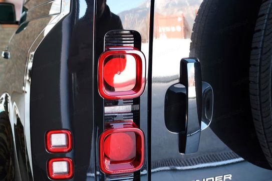 Land Rover Defender 110 3.0 D250 S