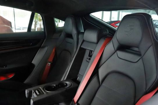 Porsche Panamera GTS