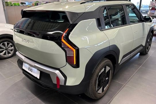 Kia EV3 81.4kWh Earth