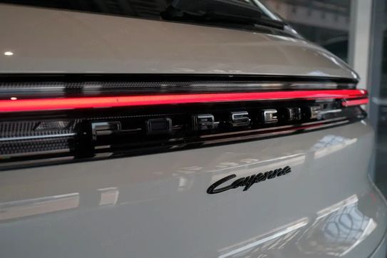 Porsche Cayenne E-Hybrid Black Edition