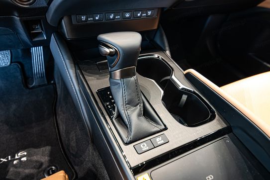 Lexus ES 300h Omotenashi