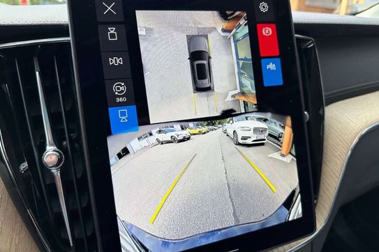 Volvo XC60 B5 AWD Ultra Dark