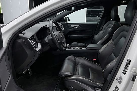 Volvo V60 B3 B R-Design