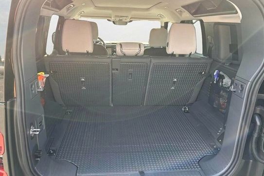 Land Rover Defender 110 D250 X-Dynamic SE