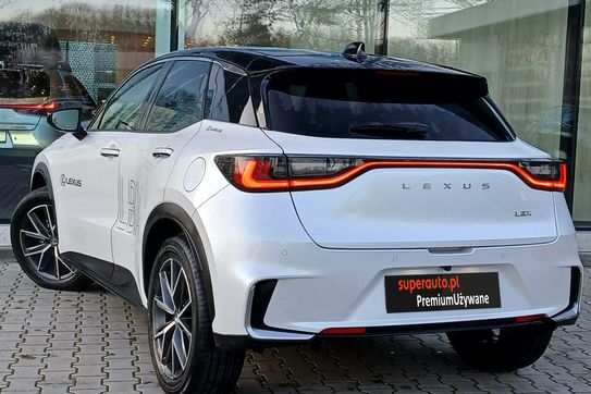 Lexus LBX Hybrid Emotion