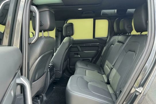 Land Rover Defender 110 3.0 D250 X-Dynamic HSE
