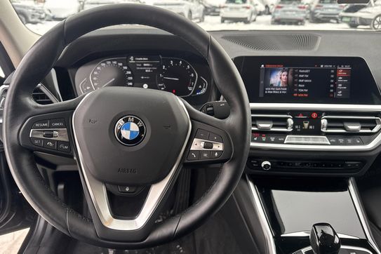 BMW Seria 3 320i