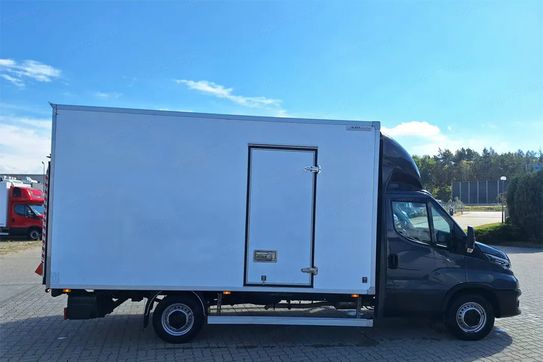 Iveco Daily 35S18 Kontener 8EP + Winda