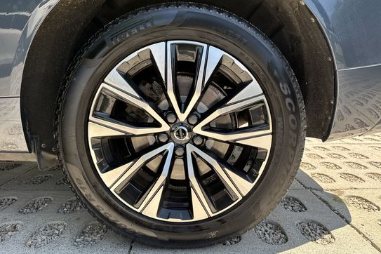 Volvo XC60 B4 B Plus Dark