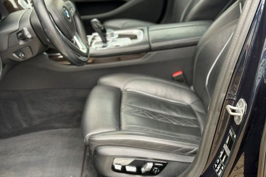 BMW Seria 7 750i xDrive