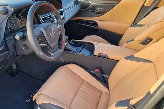 Lexus ES 300h Omotenashi