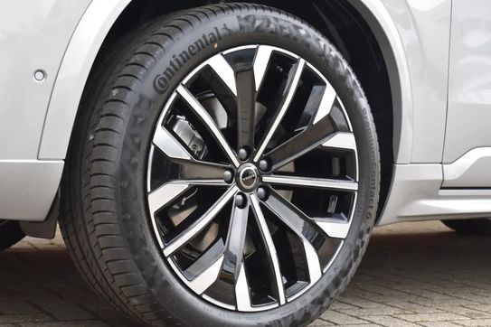 Volvo XC90 B5 AWD Ultra Dark