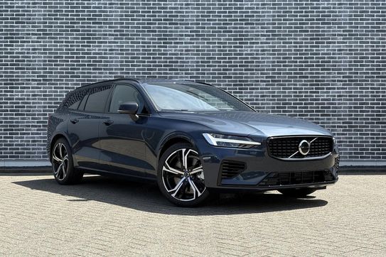 Volvo V60 T6 AWD Plug-In Hybrid Ultra Dark
