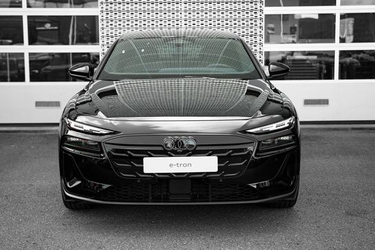 Audi A6 E-tron quattro Avant S line