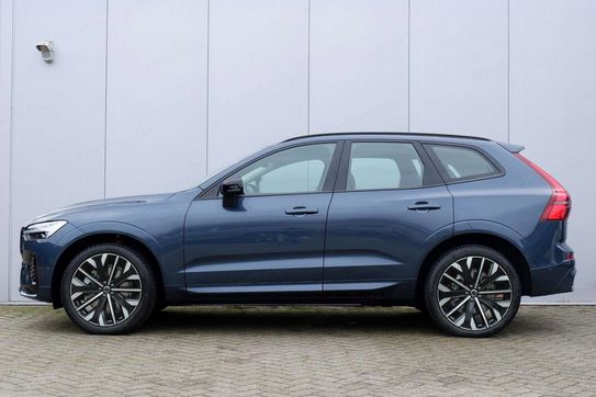 Volvo XC60 B5 AWD Ultra Dark