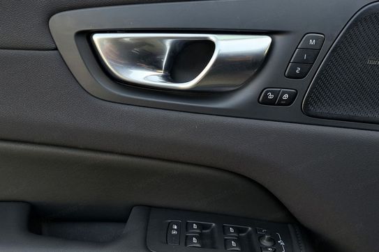 Volvo XC60 T6 Plug-In Hybrid AWD Plus Dark