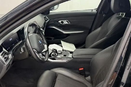 BMW Seria 3 320i Advantage aut
