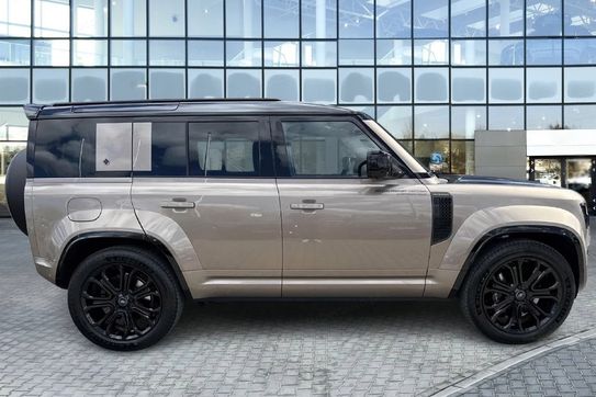 Land Rover Defender 110 4.4 P635 V8 mHEV Octa