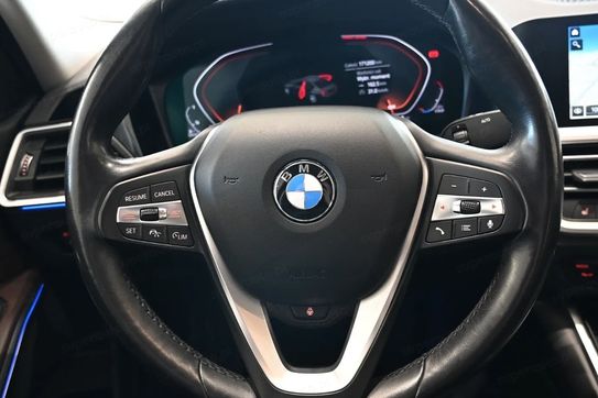 BMW Seria 3 320d xDrive Luxury Line