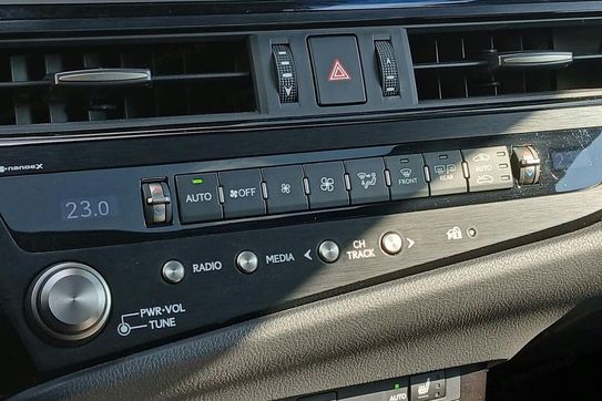Lexus ES 300h F Sport Edition