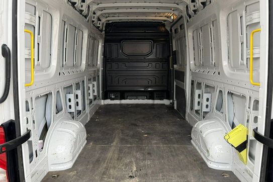 Volkswagen Crafter L4H2 AT