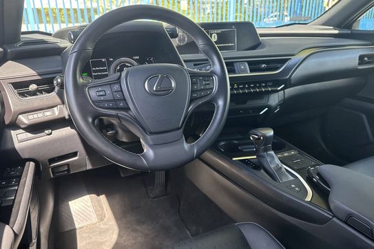 Lexus UX 250h F Impression