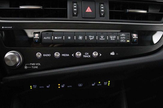 Lexus ES 300h Prestige