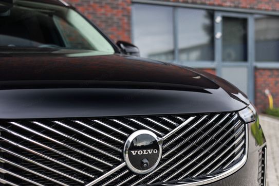 Volvo XC90 B5 AWD Ultra Bright