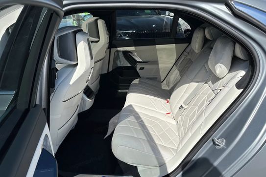 BMW i7 105.7kWh xDrive60