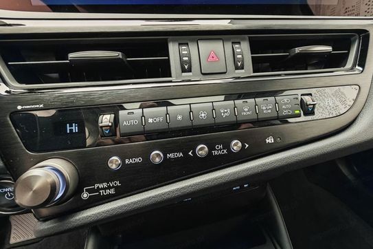 Lexus ES 300h Business Edition 2.5 E-CVT