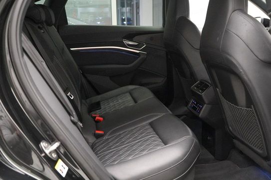 Audi Q8 SQ8 e-tron quattro